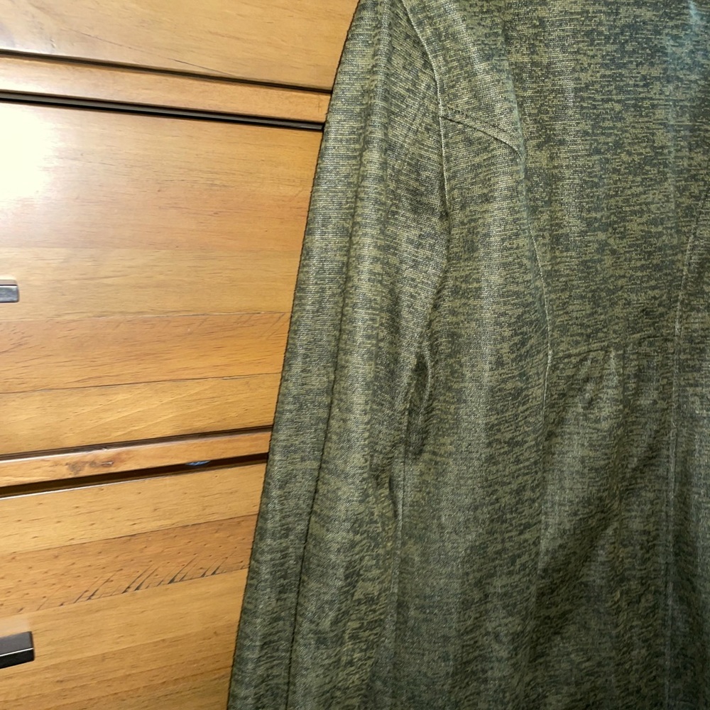 Mid weight Prana Jacket.  Army green space dye fabric.